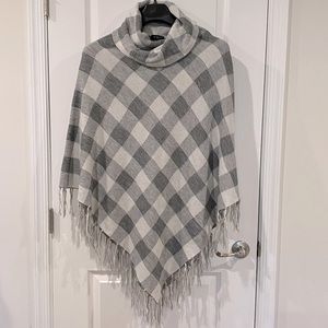 ⭐️Grey plaid poncho